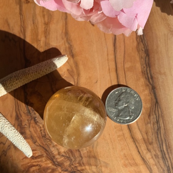 Small Honey Calcite Sphere ✨🐝💛 - Picture 3 of 5